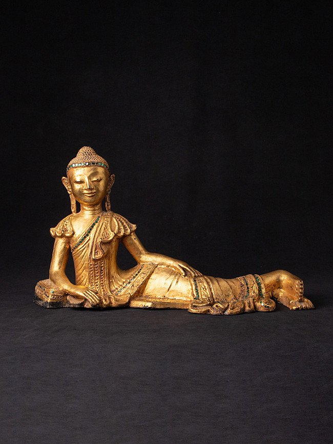 Old Burmese reclining Buddha statue